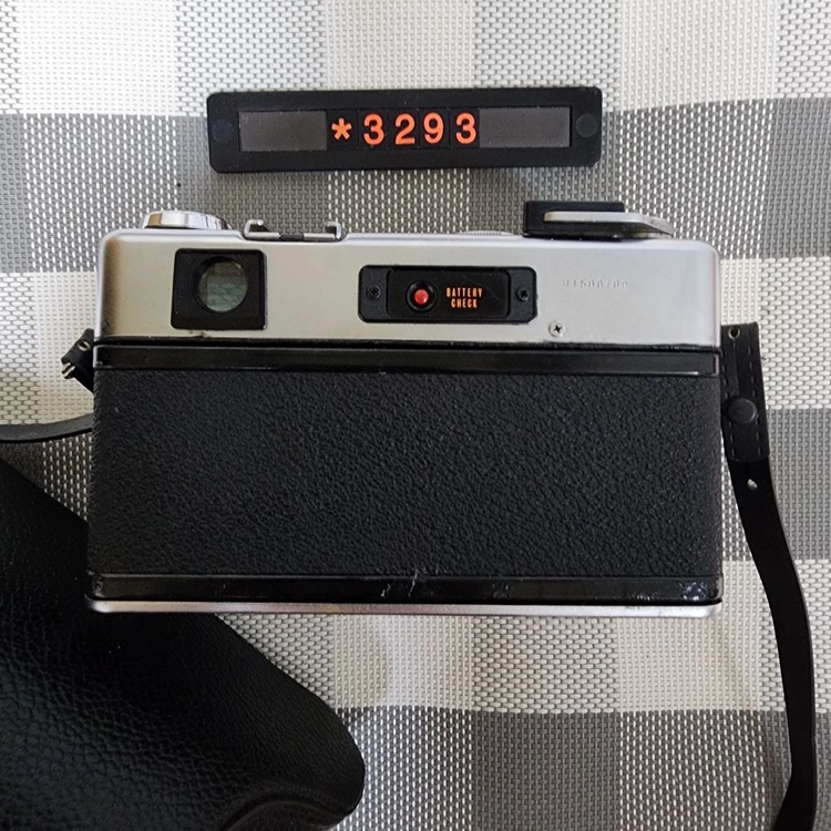 야시카 일렉트로 35 gsn 필름카메라 실버바디 케이스포함 이미지