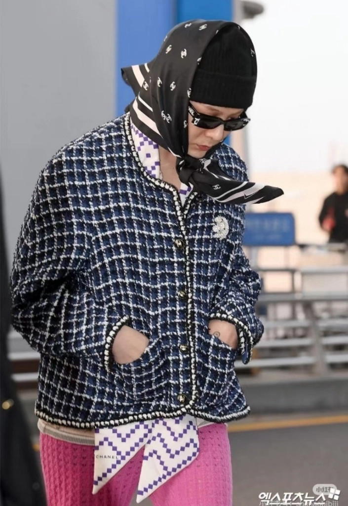 샤넬 로고패턴 사각 스카프 이미지