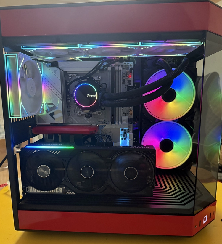9600X / RX 9070 XT / DDR5 32GB / Y70 레드 게이밍 본체 이미지
