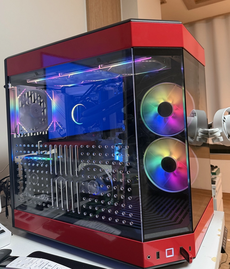 9600X / RX 9070 XT / DDR5 32GB / Y70 레드 게이밍 본체 이미지