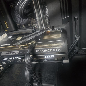 GIGABYTE 지포스 RTX 5070 Ti WINDFORCE OC SFF D7 16GB 이미지