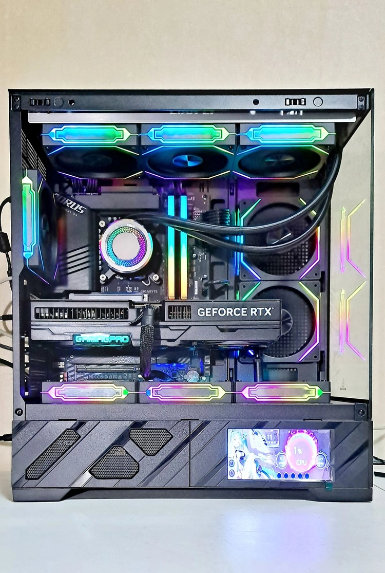 인텔 i9 14900K CPU와 RTX5080 그래픽카드가 장착된 고사양 데스크탑 본체 이미지