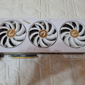 ZOTAC GAMING 지포스 RTX 5080 SOLID OC White D7 16GB 이미지