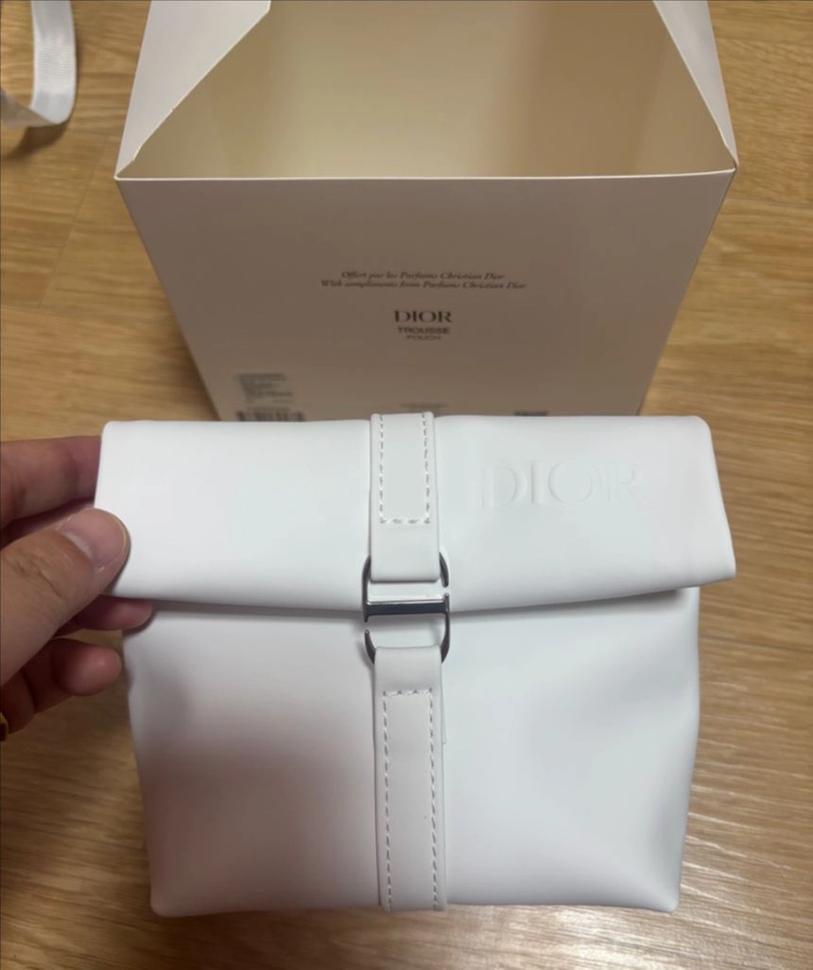 26 디올 화이트 제너릭 파우치 새상품 이미지