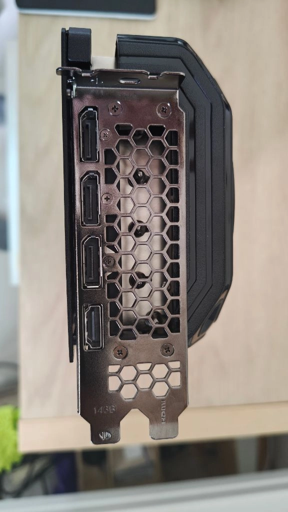 이엠텍 RTX 4070TI SUPER(안전) 이미지