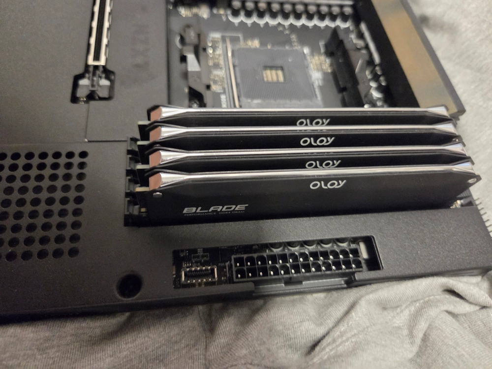 oloy ddr4 32g 3600 cl18 팝니다 (박스O) 이미지