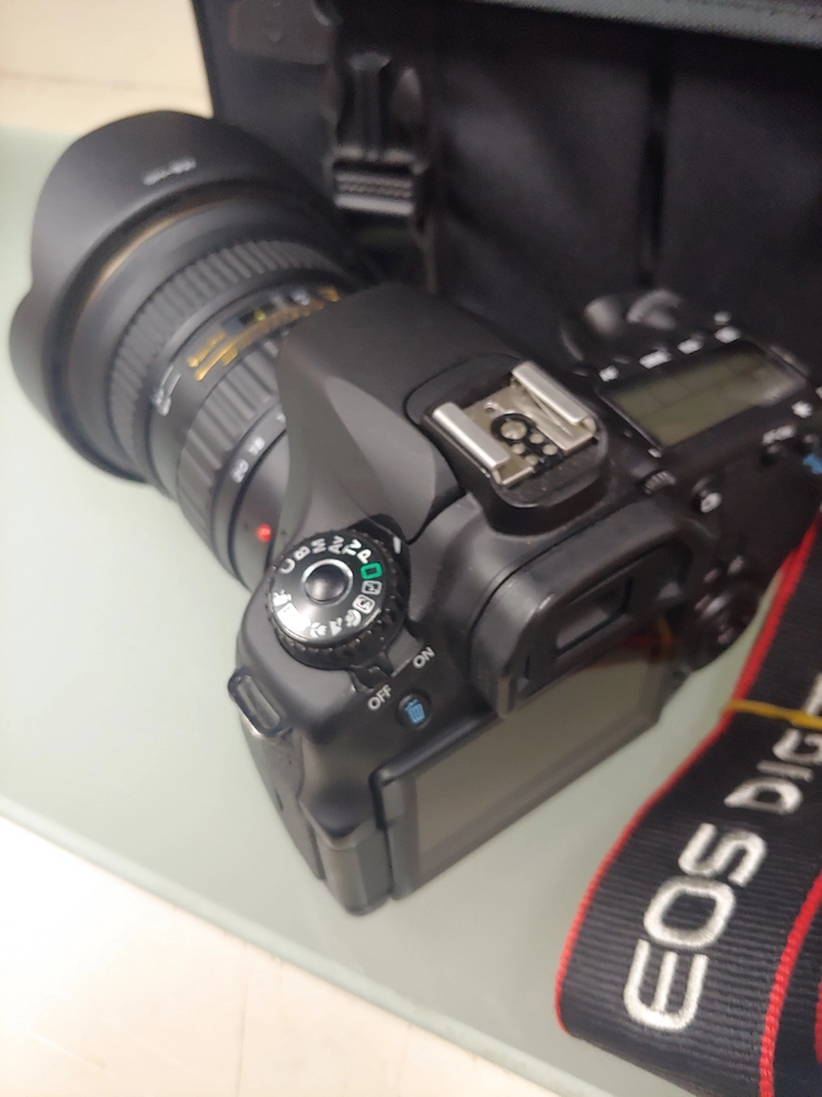 캐논 EOS 60D 바디와 토키나 11-20mm 렌즈 이미지