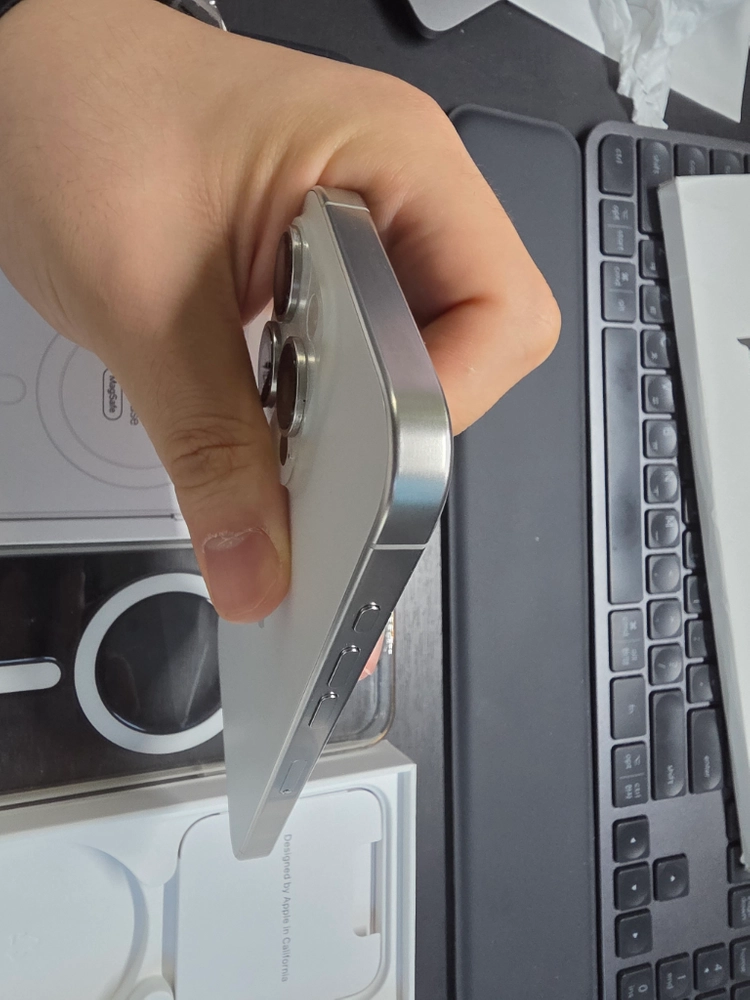 아이폰 15프로 화이트 색상 256GB 이미지