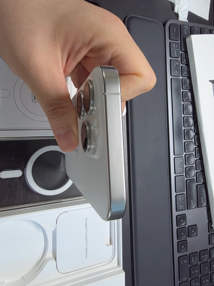 아이폰 15프로 화이트 색상 256GB 이미지