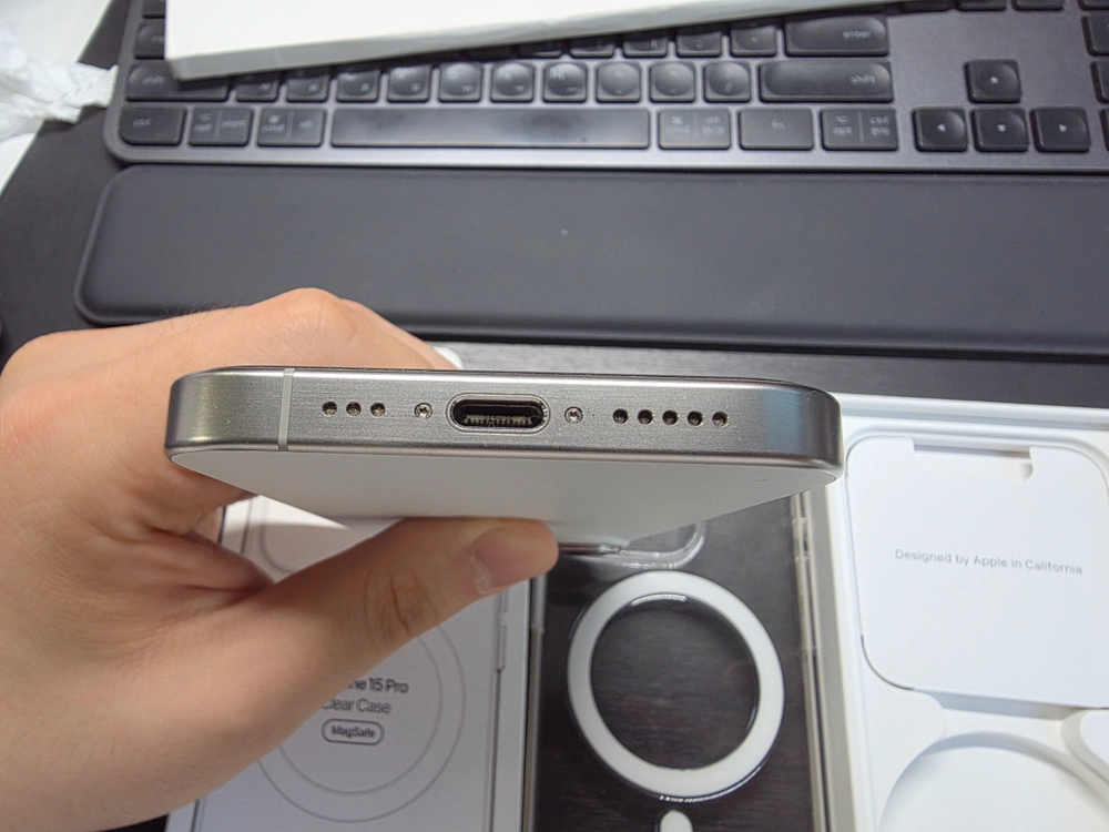 아이폰 15프로 화이트 색상 256GB 이미지