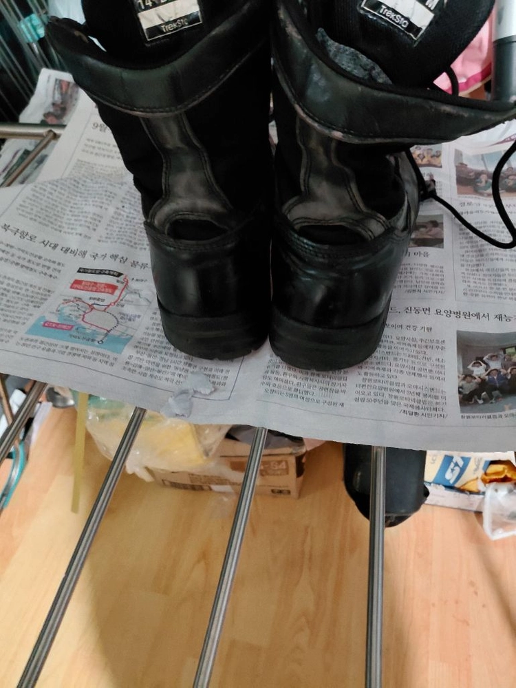 블랙 워커 부츠 이미지