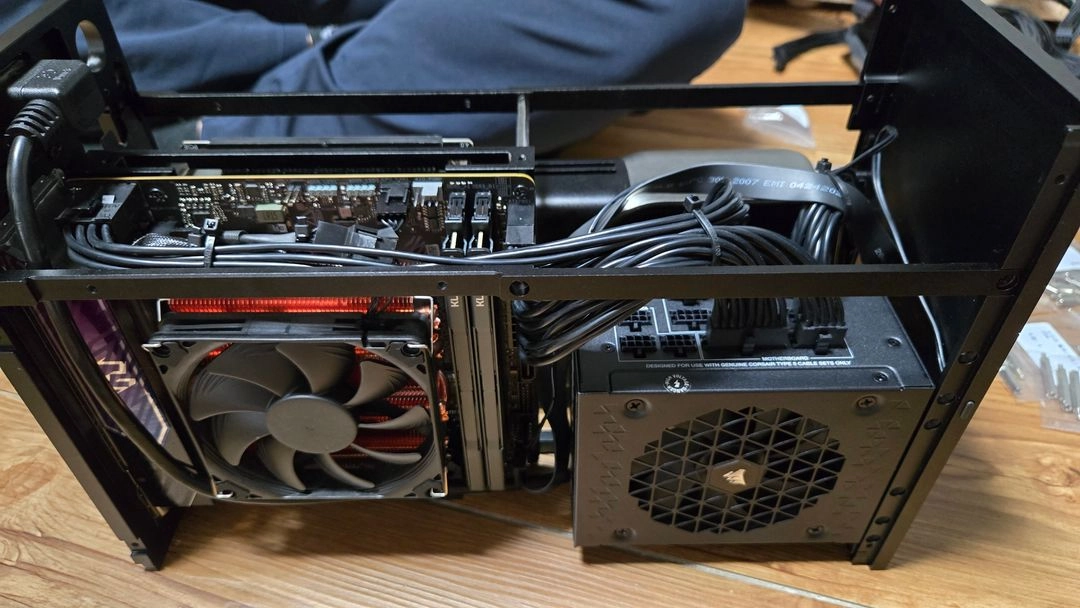 SFF 폼디 9800x3D 5080FE 구성 PC 팝니다. 가방포함 이미지
