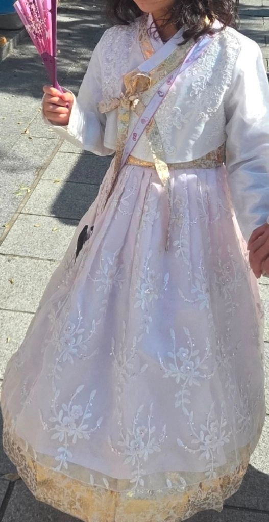 전주한옥마을 개량한복 금박 자수 여아(130) 이미지