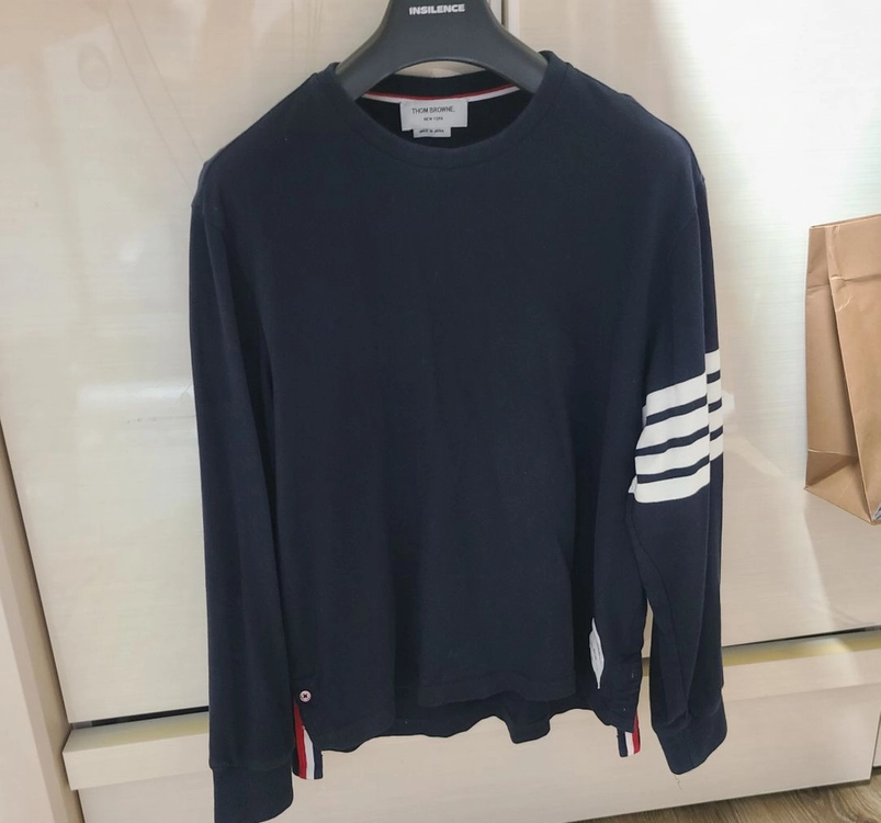 톰브라운 긴팔티맨투맨 가디건패딩자켓구찌루이비통프라다디올셀린느에르메스로로피아나반팔크로스백 이미지