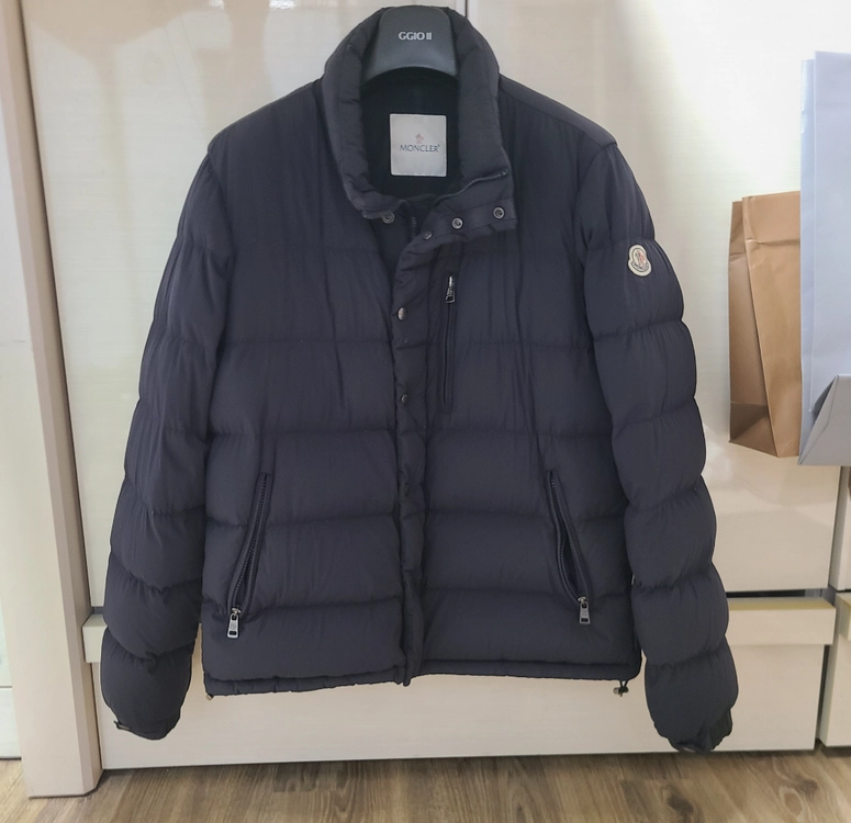 몽클레어 ARC 패딩 자켓 반팔티맨투맨자켓구찌루이비통프라다디올셀린느톰브라운몽클레어스톤아일랜드에르메스준지 이미지