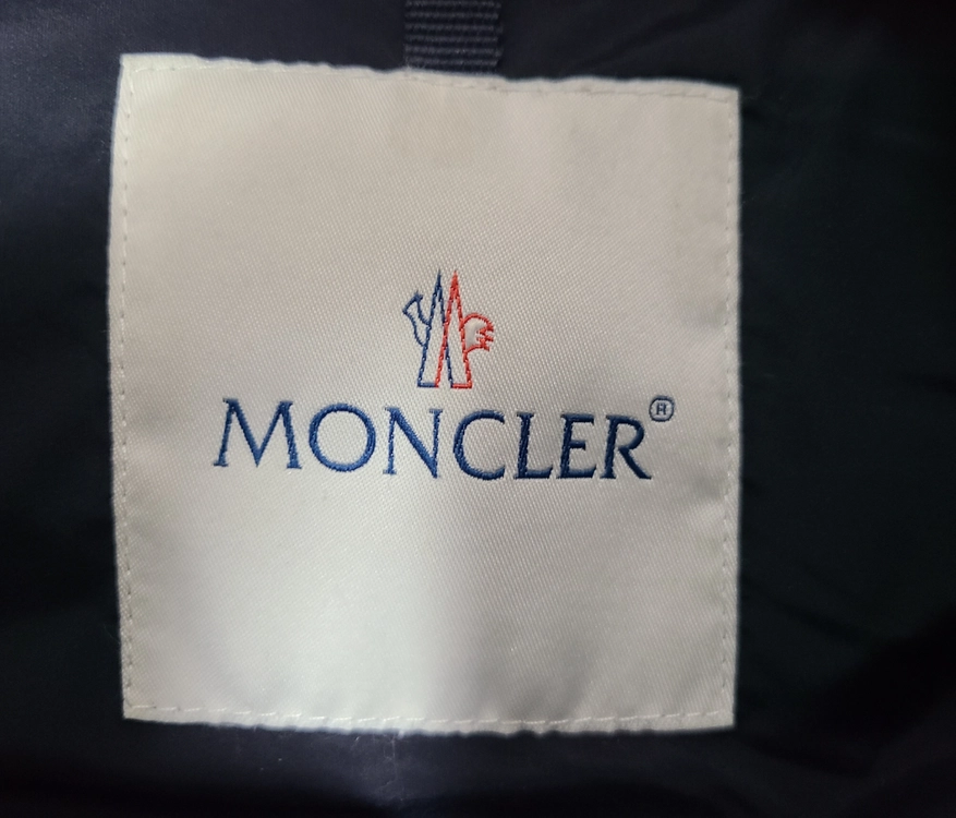 몽클레어 ARC 패딩 자켓 반팔티맨투맨자켓구찌루이비통프라다디올셀린느톰브라운몽클레어스톤아일랜드에르메스준지 이미지