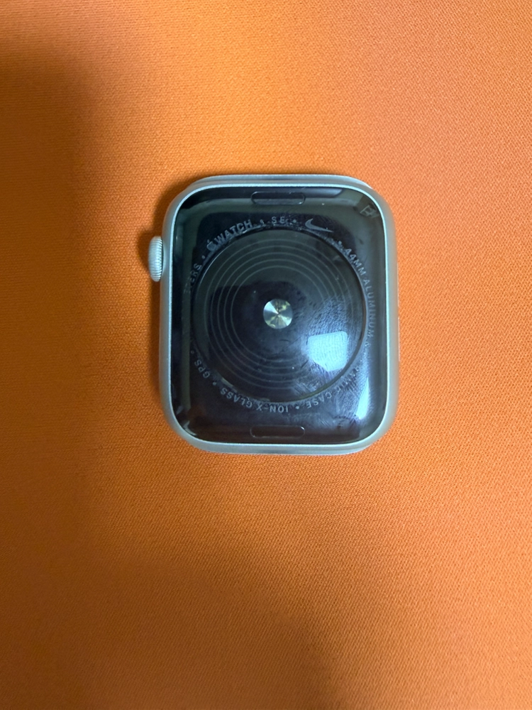 [네고가능]애플워치 SE 1세대 나이키 44mm GPS + 스트랩 2개 이미지