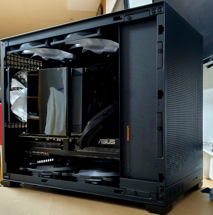 고사양 게이밍 컴퓨터 9800x3d RX9070 - 안심되는 중고거래