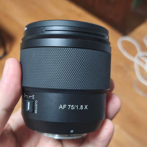 삼양 AF 75mm F1.8 X (후지용) 렌즈 팝니다. 이미지