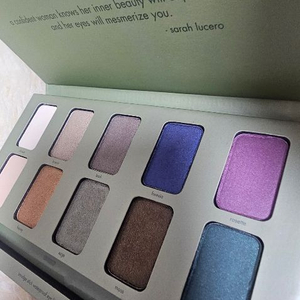 스틸라 한정판 이미지