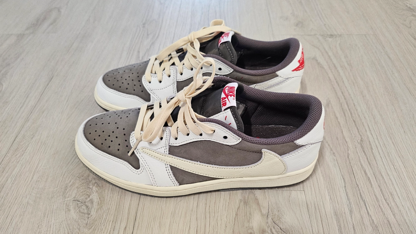 나이키 트래비스 스캇 리버스 모카 (270사이즈) 팜니다. 이미지