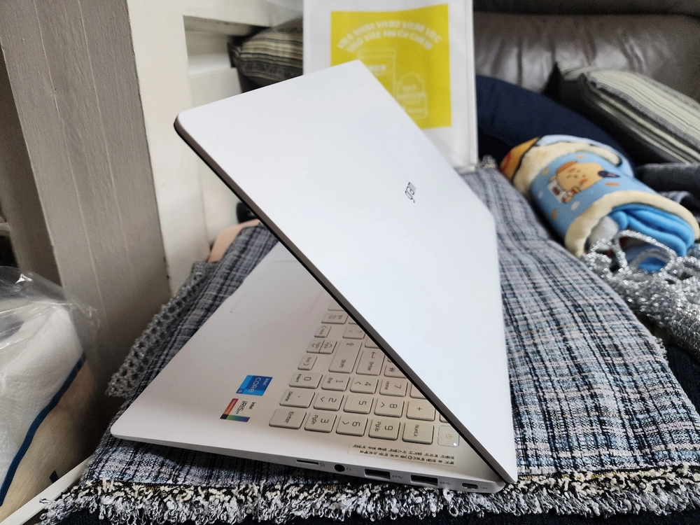 고성능 22년 LG 그램 쿼드 코어 i5 16GB 윈11 극경량 1.1kg 이미지