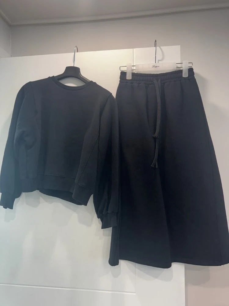 데일리룩 겨울 원피스, 상하세트, 맨투맨등 많아요 이미지