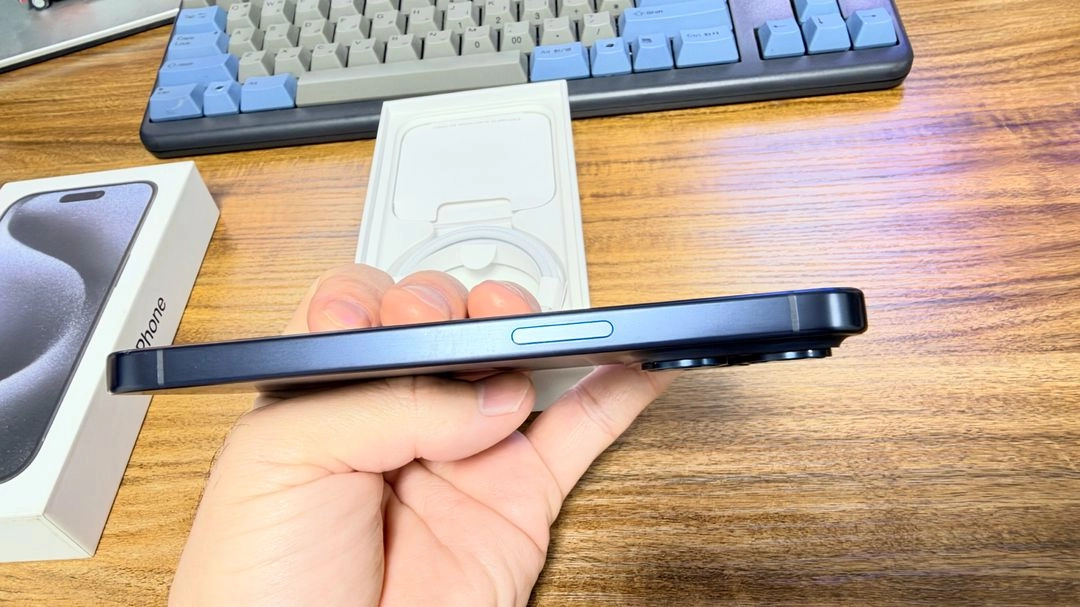 아이폰 15프로 256GB 블루 62만원에 팝니다 이미지