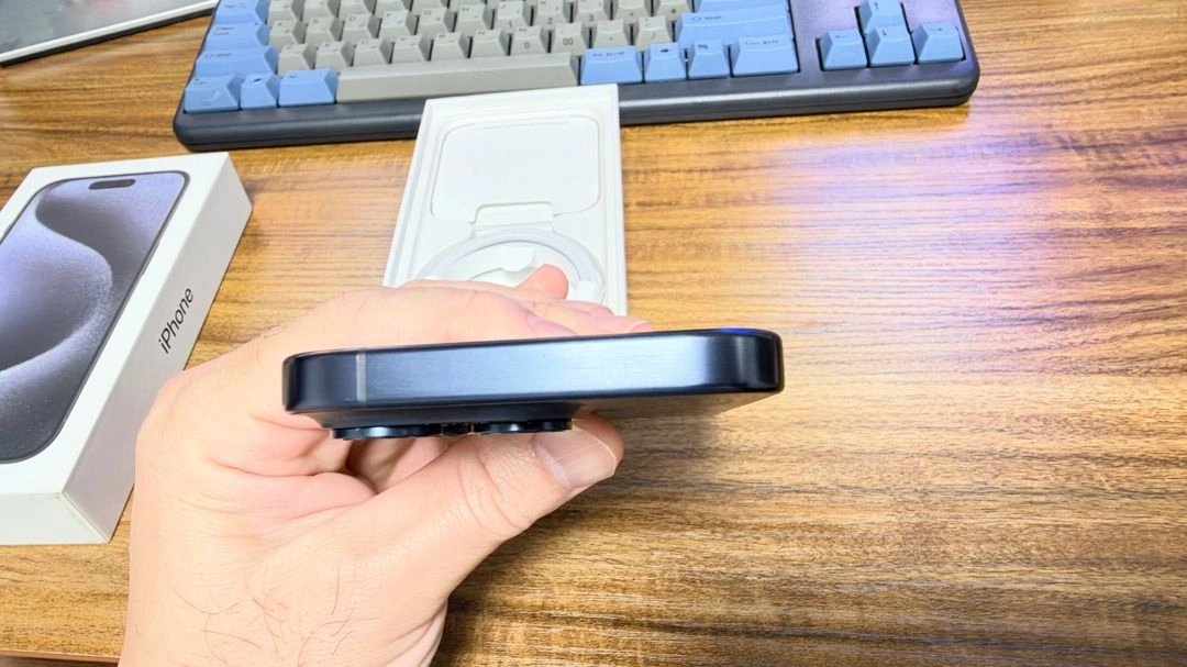 아이폰 15프로 256GB 블루 62만원에 팝니다 이미지