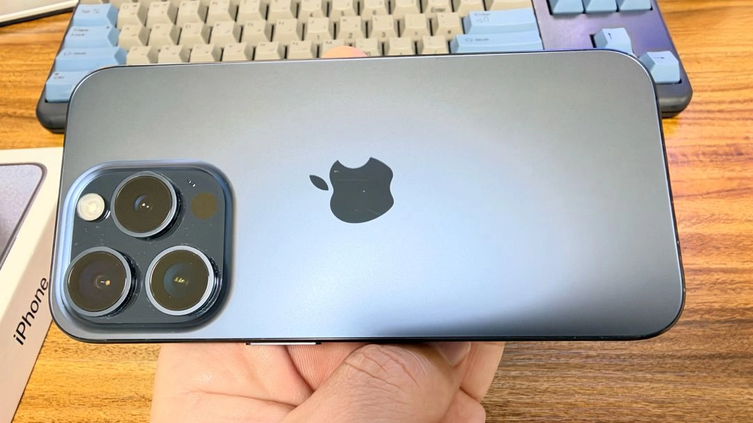 아이폰 15프로 256GB 블루 62만원에 팝니다 이미지
