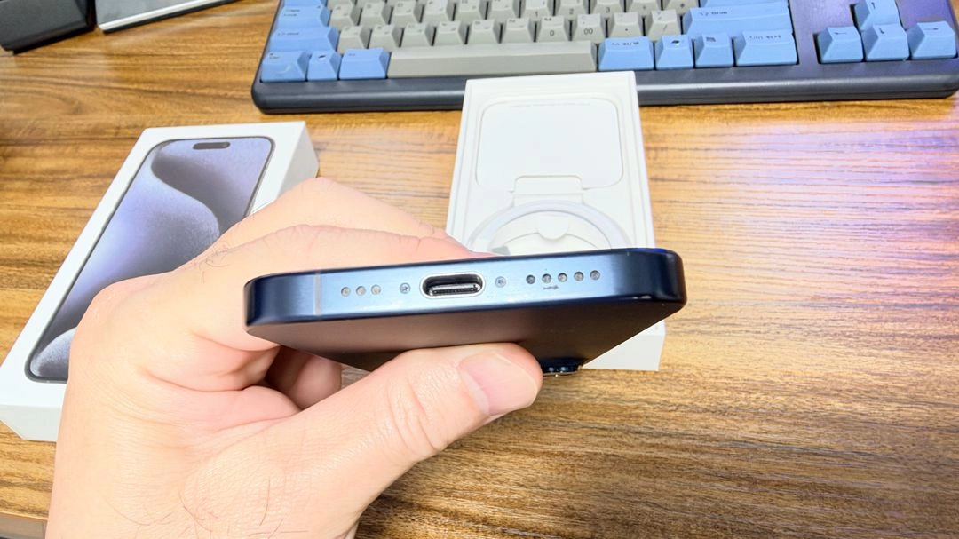 아이폰 15프로 256GB 블루 62만원에 팝니다 이미지