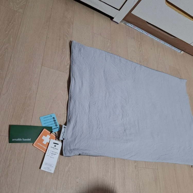 베개커버 세사리빙+아날도바시니 세제품 이미지