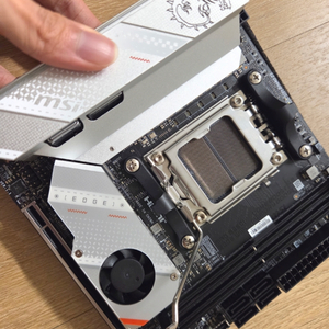 MSI B650i EDGE WIFI 이미지