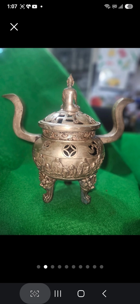백동 불좌상 삼족 향로 태극·만자 투각과 인물·짐승 부조, 1.552kg 이미지