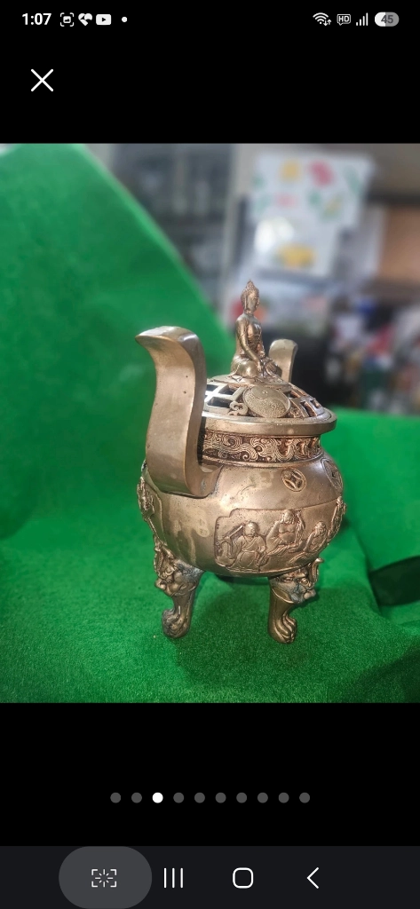 백동 불좌상 삼족 향로 태극·만자 투각과 인물·짐승 부조, 1.552kg 이미지