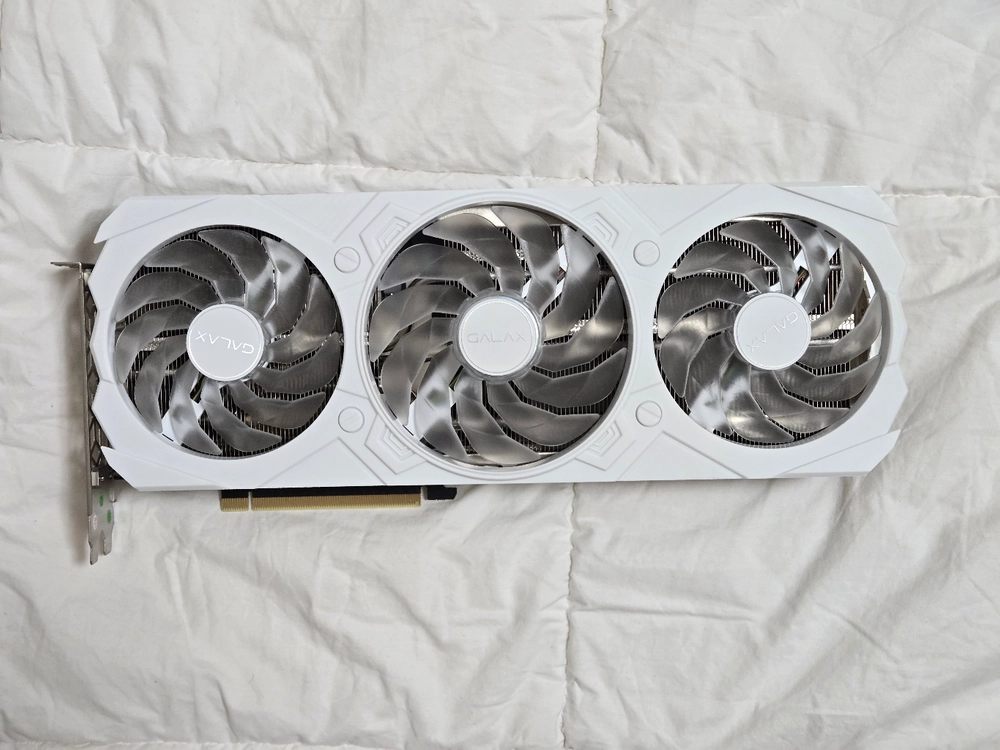 갤럭시 rtx 4070 super 12gb ex gamer 화이트 그래픽카드 팝니다 - 안심되는 중고거래
