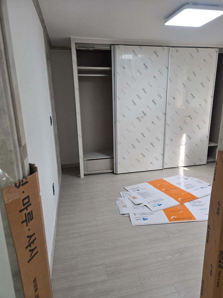 강마루 광폭 프로모션진행하고 있는 멜텍 소프트그레이 상품입니다. 7.5T*165W*1205L 이미지