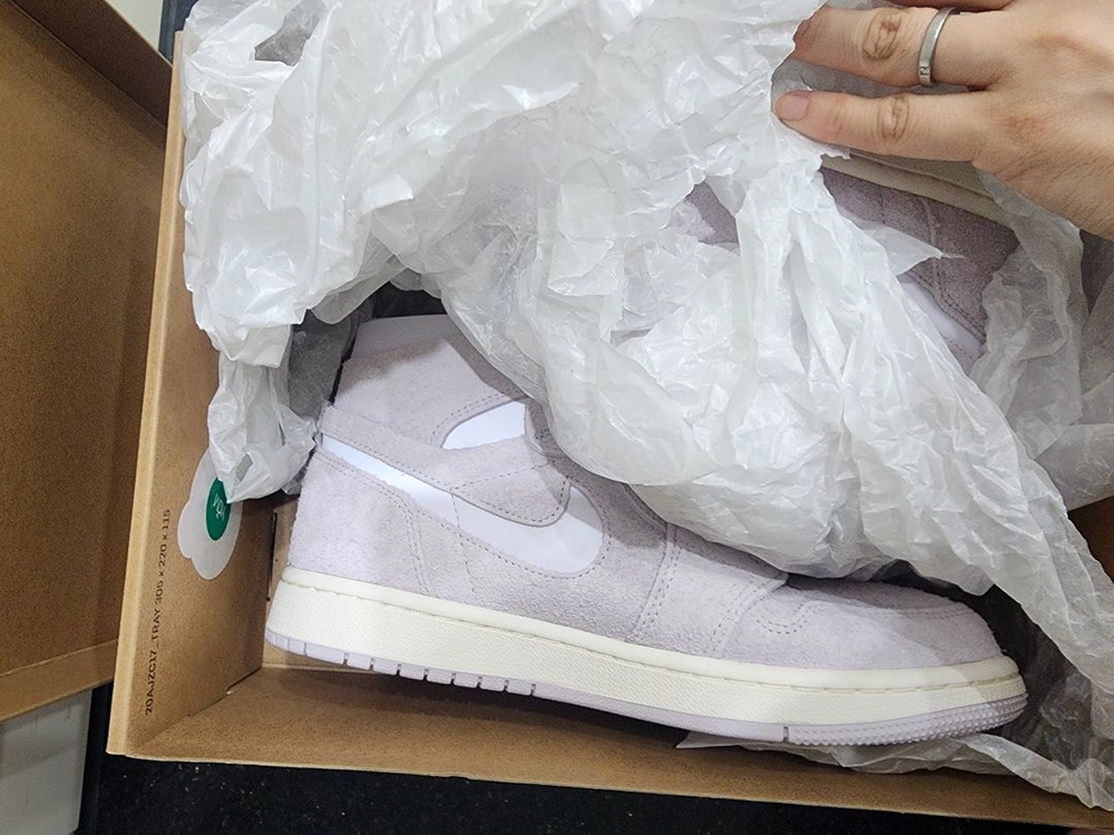 (박스채새상품)나이키 우먼스 에어 조던 1 줌 에어 컴포트 베니스앤세일 235사이즈 이미지