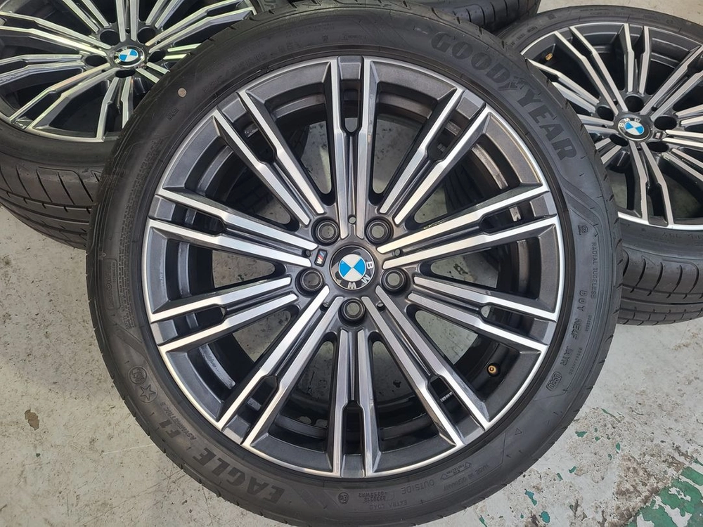 BMW G20 790m 18인치 휠타이어 팝니다 이미지