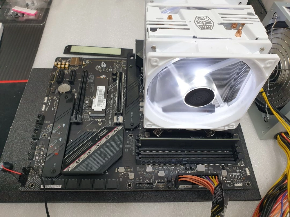 i9-10900K ASUS STRIX B560-F GAMING WIFI 쿨러마스터 이미지
