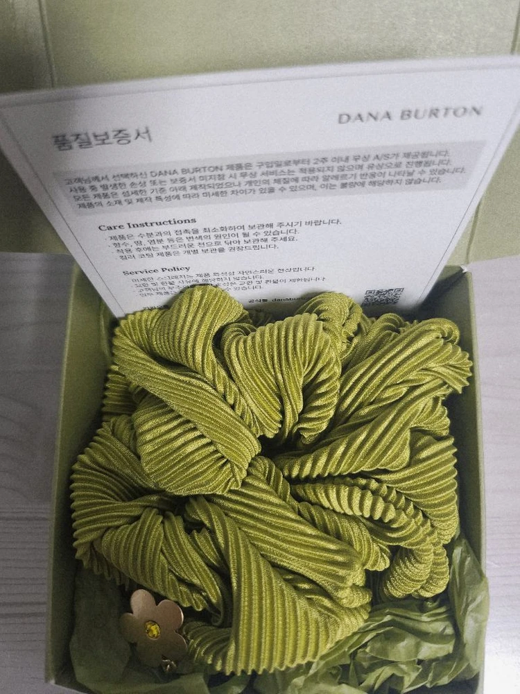 다나버튼 배꽃 플라워 플리츠 곱창밴드 스크런치 올리브 색상 이미지