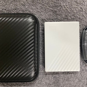 WD 휴대용 외장하드 / 4TB / 화이트 / 본품+케이블+파우치 / 사용시간 : 961시간 이미지
