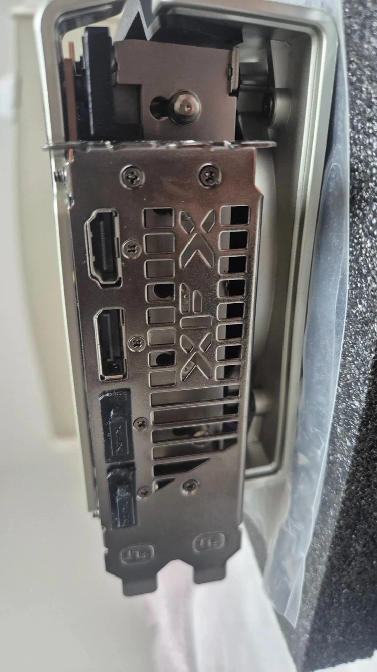 XFX RX 6950XT 16GB MERC 그래픽카드 이미지
