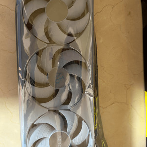 RTX 5080 AERO 에어로 이미지
