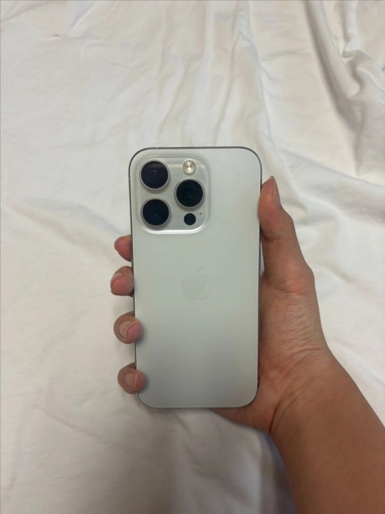 S급 아이폰 15pro256GB 화이트 티타늄 (배터리85%) - 안심되는 중고거래