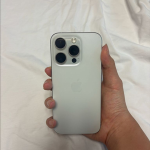 S급 아이폰 15pro256GB 화이트 티타늄 (배터리85%) 이미지