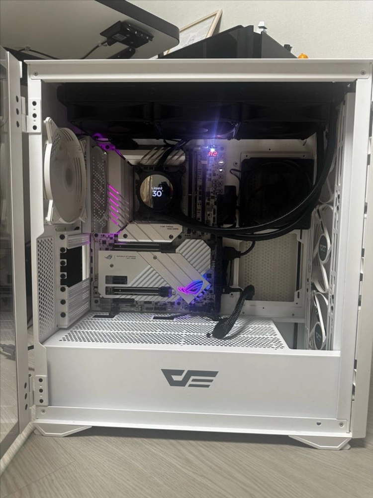 13900K + Z790 APEX + DDR5 7200 CL34 화이트 고사양 반본체 판매합니다. 이미지