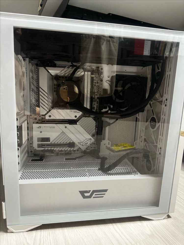 13900K + Z790 APEX + DDR5 7200 CL34 화이트 고사양 반본체 판매합니다. 이미지