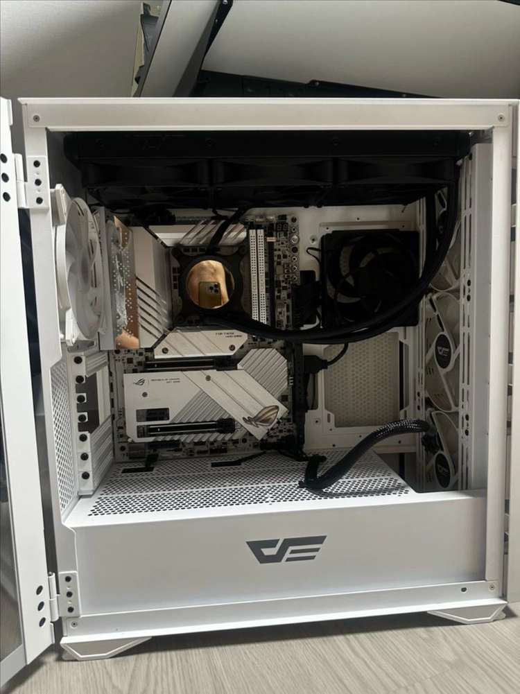 13900K + Z790 APEX + DDR5 7200 CL34 화이트 고사양 반본체 판매합니다. 이미지