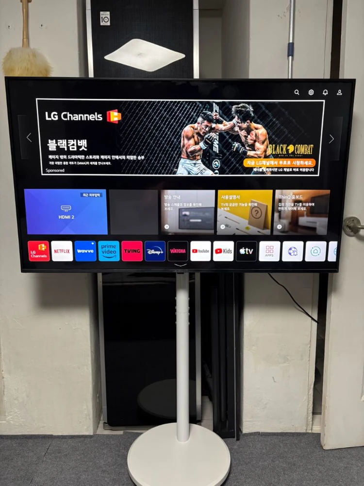 LG 55인치 4K 무빙스마트TV 이미지